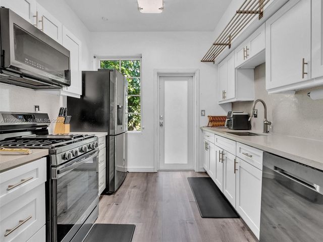 910 Lenox Ave 2, Miami Beach, FL 33139