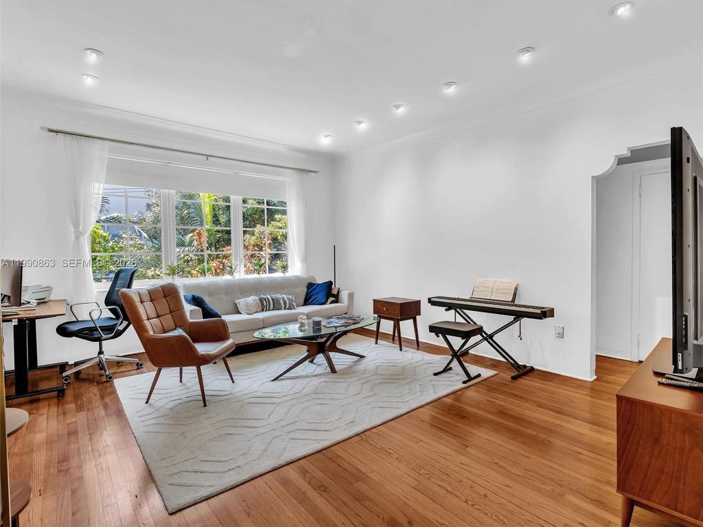 910 Lenox Ave 2, Miami Beach, FL 33139