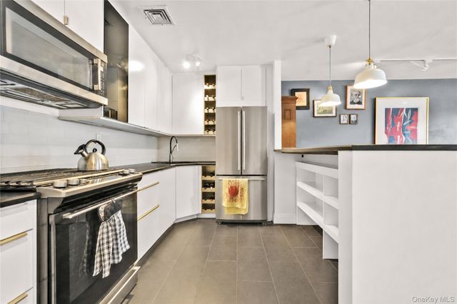 827 E 161st Street B, Bronx, NY 10459