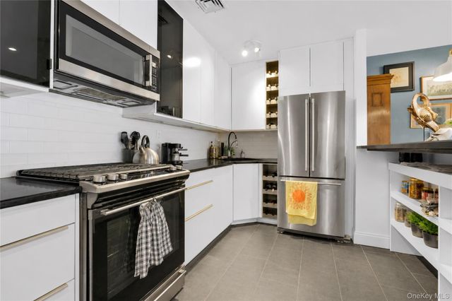 827 E 161st Street B, Bronx, NY 10459