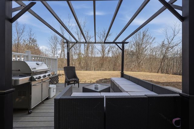 192 Southbridge Road, Dudley, MA 01571