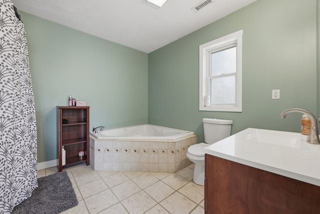 192 Southbridge Road, Dudley, MA 01571