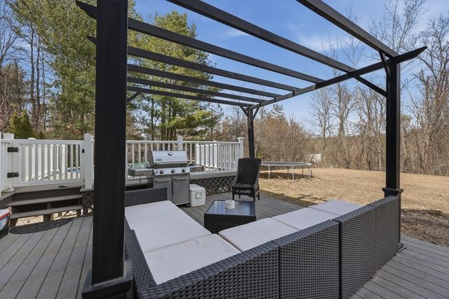 192 Southbridge Road, Dudley, MA 01571