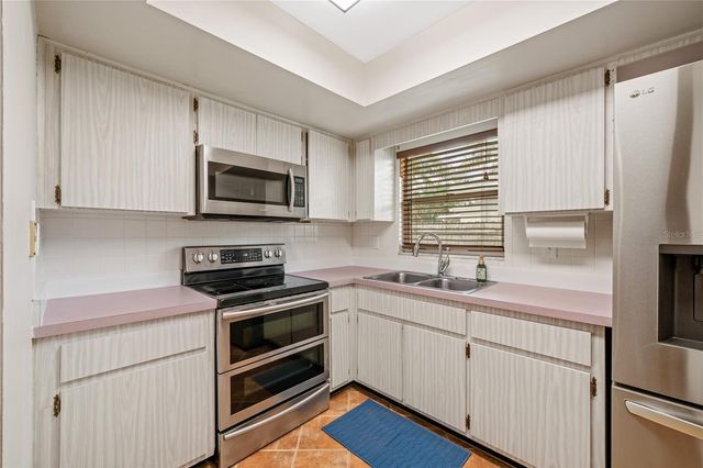 5527 COMMONWEALTH AVENUE N, St Petersburg, FL 33703