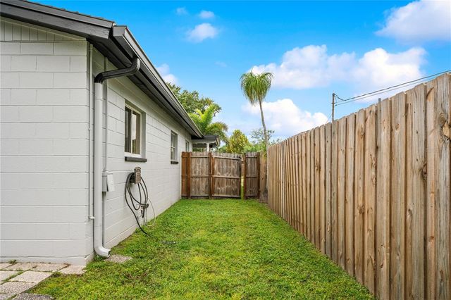 5527 COMMONWEALTH AVENUE N, St Petersburg, FL 33703