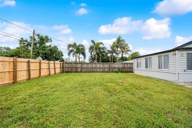 5527 COMMONWEALTH AVENUE N, St Petersburg, FL 33703