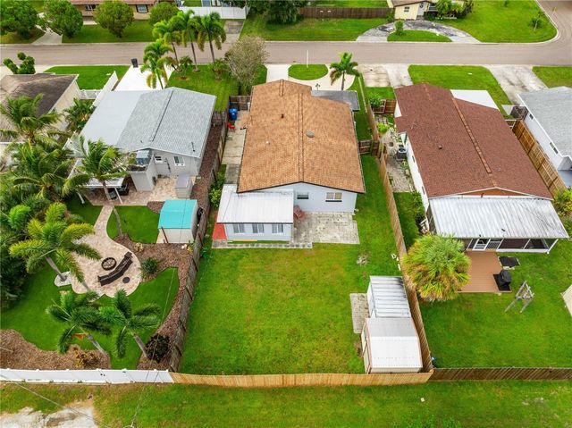 5527 COMMONWEALTH AVENUE N, St Petersburg, FL 33703