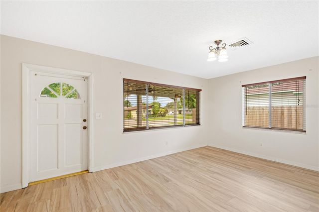 5527 COMMONWEALTH AVENUE N, St Petersburg, FL 33703