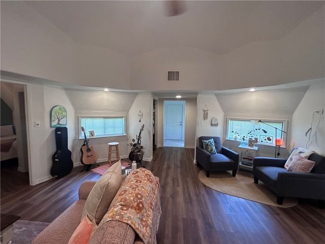 297 Vista Dr, Sandia, TX 78383