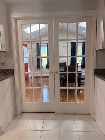 67 Algonquin St, Wareham, MA 02532