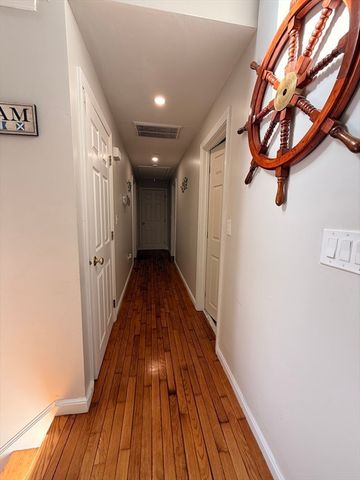 67 Algonquin St, Wareham, MA 02532