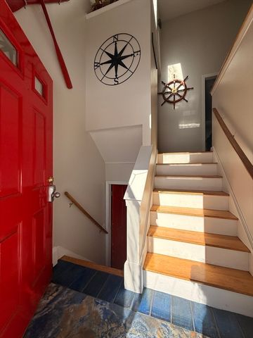 67 Algonquin St, Wareham, MA 02532