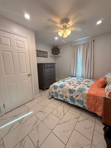 67 Algonquin St, Wareham, MA 02532