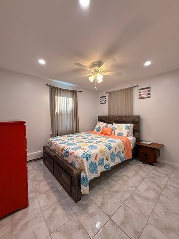 67 Algonquin St, Wareham, MA 02532