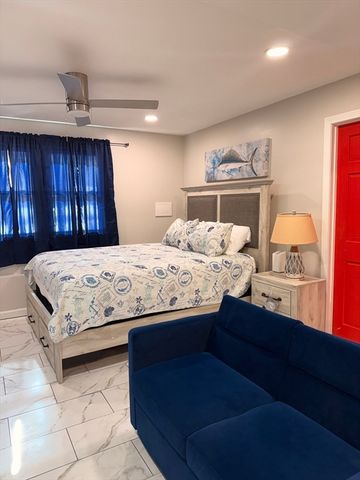 67 Algonquin St, Wareham, MA 02532