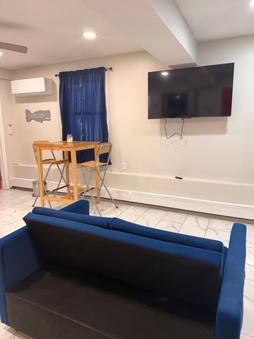 67 Algonquin St, Wareham, MA 02532