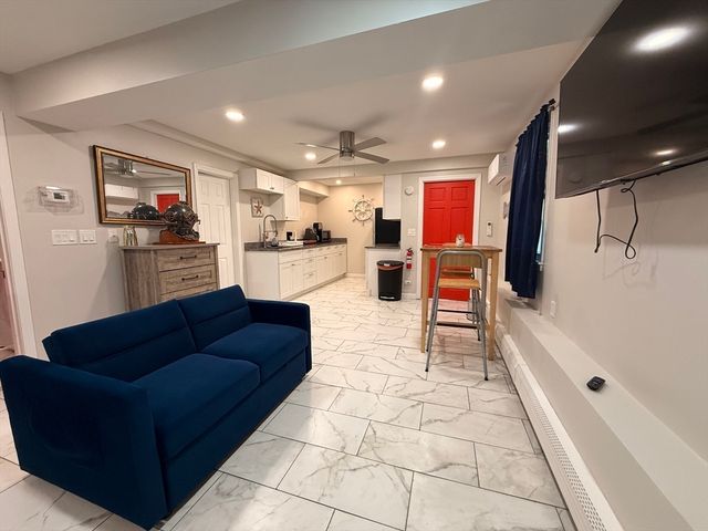 67 Algonquin St, Wareham, MA 02532