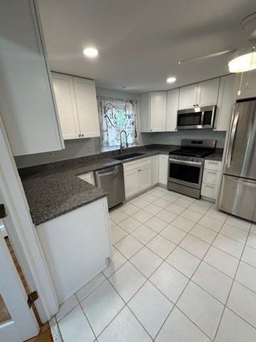 67 Algonquin St, Wareham, MA 02532