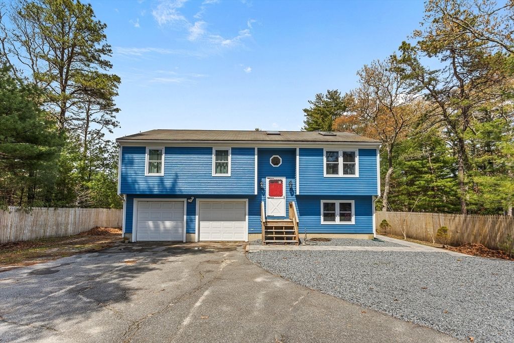 67 Algonquin St, Wareham, MA 02532