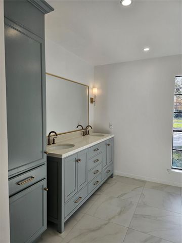 3027 Country Club Boulevard, Sugar Land, TX 77478