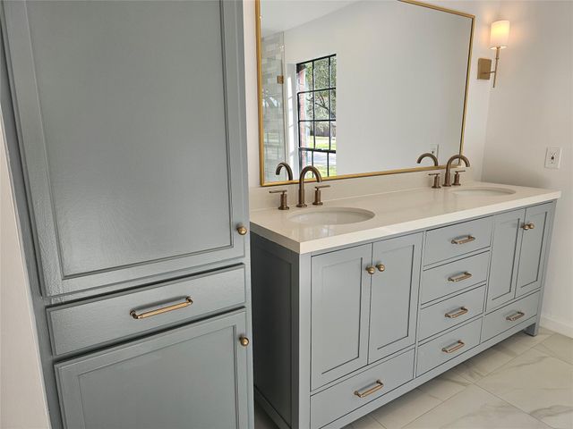 3027 Country Club Boulevard, Sugar Land, TX 77478