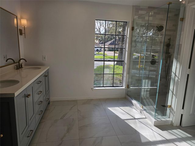 3027 Country Club Boulevard, Sugar Land, TX 77478