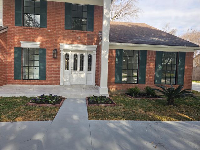 3027 Country Club Boulevard, Sugar Land, TX 77478