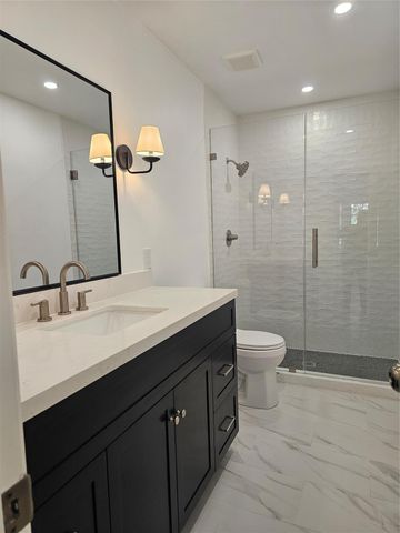 3027 Country Club Boulevard, Sugar Land, TX 77478