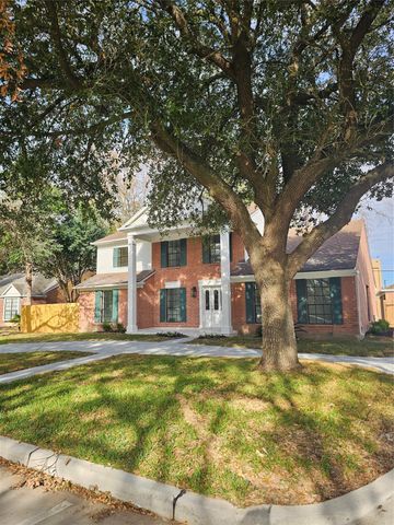 3027 Country Club Boulevard, Sugar Land, TX 77478