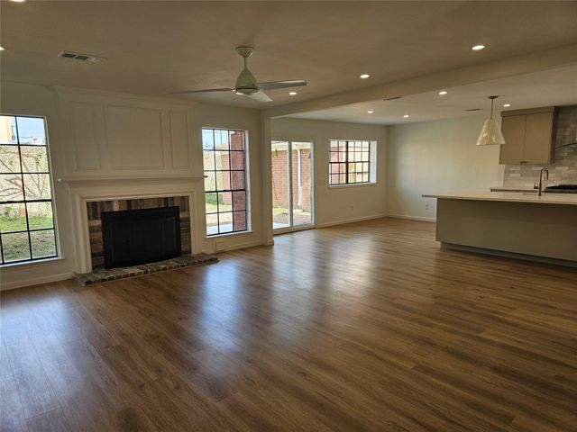 3027 Country Club Boulevard, Sugar Land, TX 77478