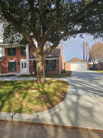 3027 Country Club Boulevard, Sugar Land, TX 77478