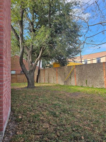 3027 Country Club Boulevard, Sugar Land, TX 77478