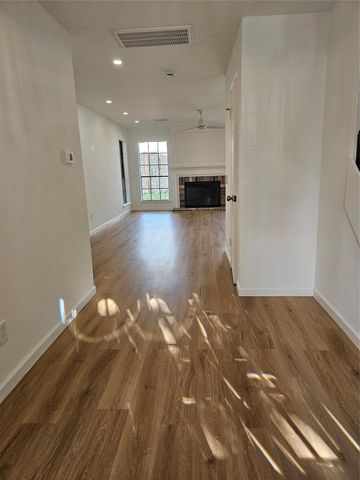 3027 Country Club Boulevard, Sugar Land, TX 77478