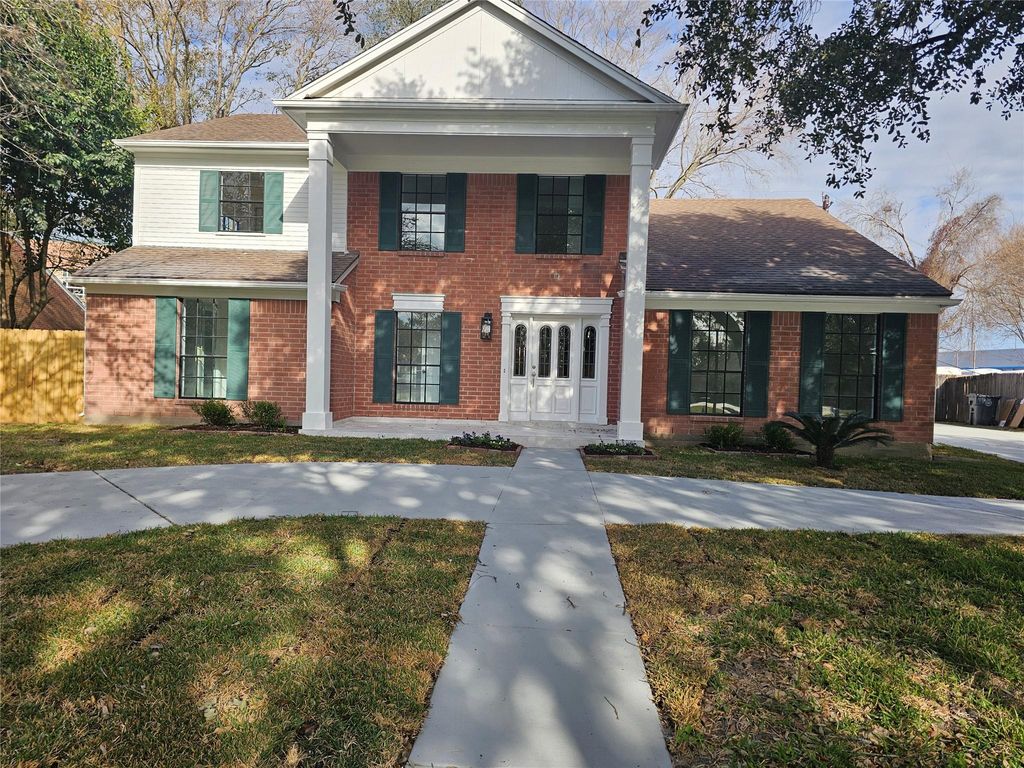 3027 Country Club Boulevard, Sugar Land, TX 77478