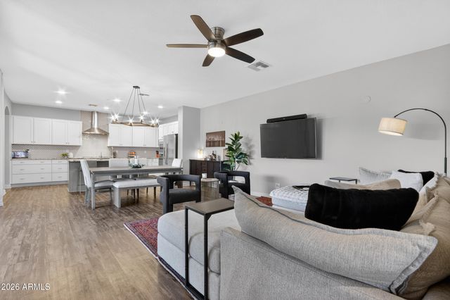 2060 S AGNES Lane, Gilbert, AZ 85295