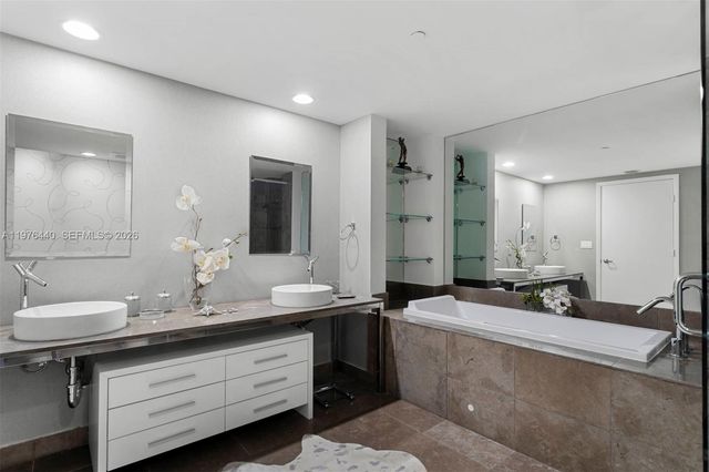 495 Brickell Ave 805, Miami, FL 33131