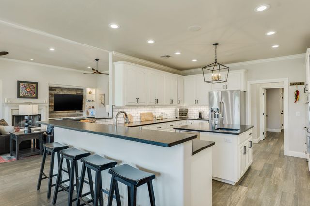 3012 Driftwood LN, Horseshoe Bay, TX 78657