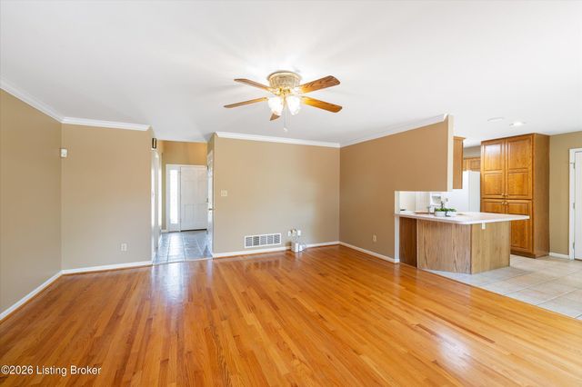 8702 Valeridge Ct, Louisville, KY 40242