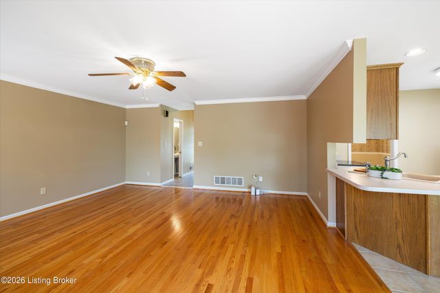 8702 Valeridge Ct, Louisville, KY 40242