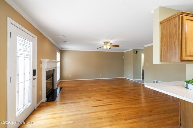 8702 Valeridge Ct, Louisville, KY 40242