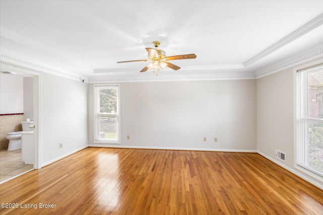 8702 Valeridge Ct, Louisville, KY 40242
