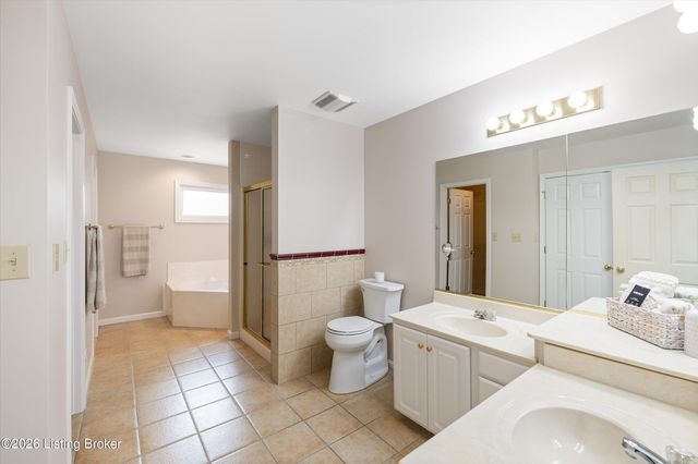 8702 Valeridge Ct, Louisville, KY 40242