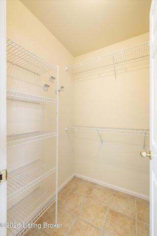 8702 Valeridge Ct, Louisville, KY 40242