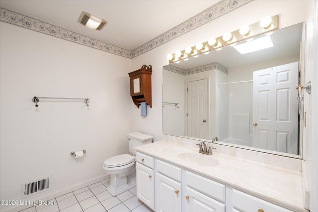 8702 Valeridge Ct, Louisville, KY 40242