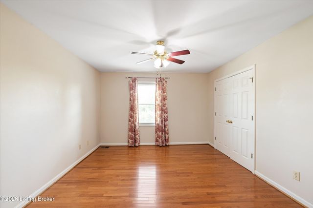 8702 Valeridge Ct, Louisville, KY 40242