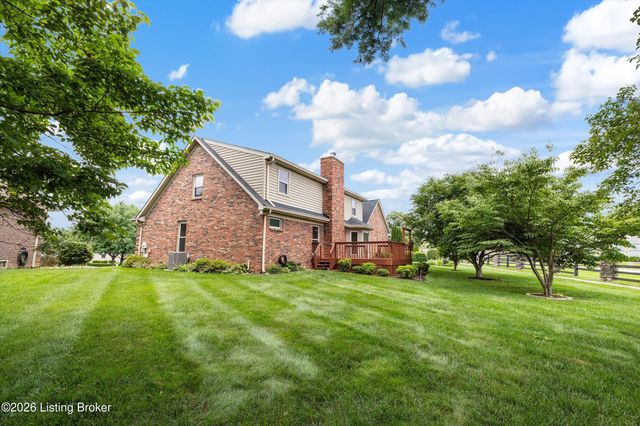 8702 Valeridge Ct, Louisville, KY 40242