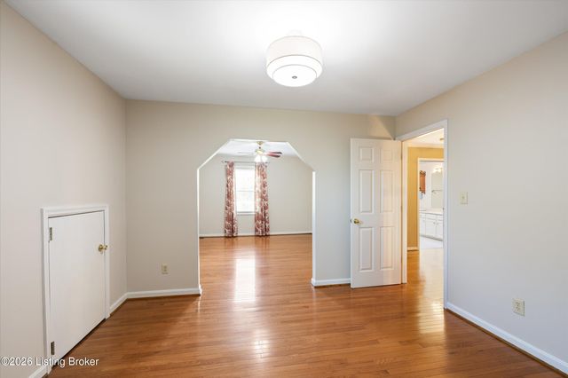 8702 Valeridge Ct, Louisville, KY 40242