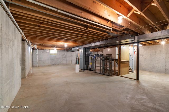 8702 Valeridge Ct, Louisville, KY 40242