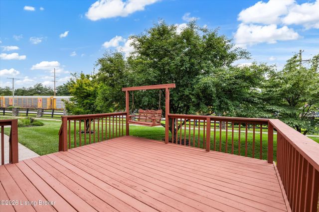 8702 Valeridge Ct, Louisville, KY 40242