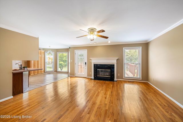 8702 Valeridge Ct, Louisville, KY 40242